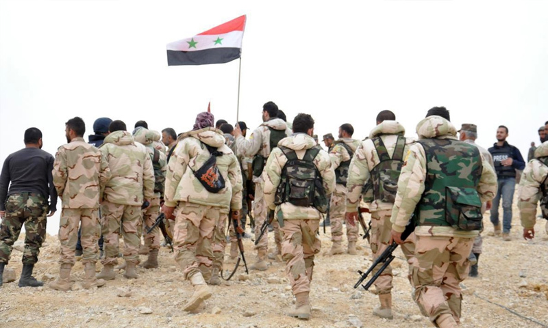 عناصر من ميليشيا الدفاع الوطني ف ريف الرقة الجنوبي - (انترنت)