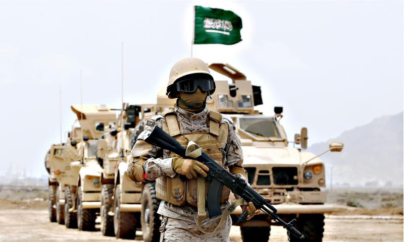 جندي من الجيش السعودي ضمن مناورات على الحدود اليمنية السعودية - (انترنت)