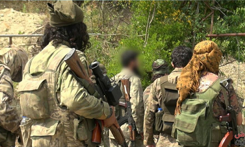 عناصر من تنظيم حراس الدين في أثناء العملية العسكرية بجبل التركمان في ريف اللاذقية - (غرفة عمليات وحرض المؤمنين)