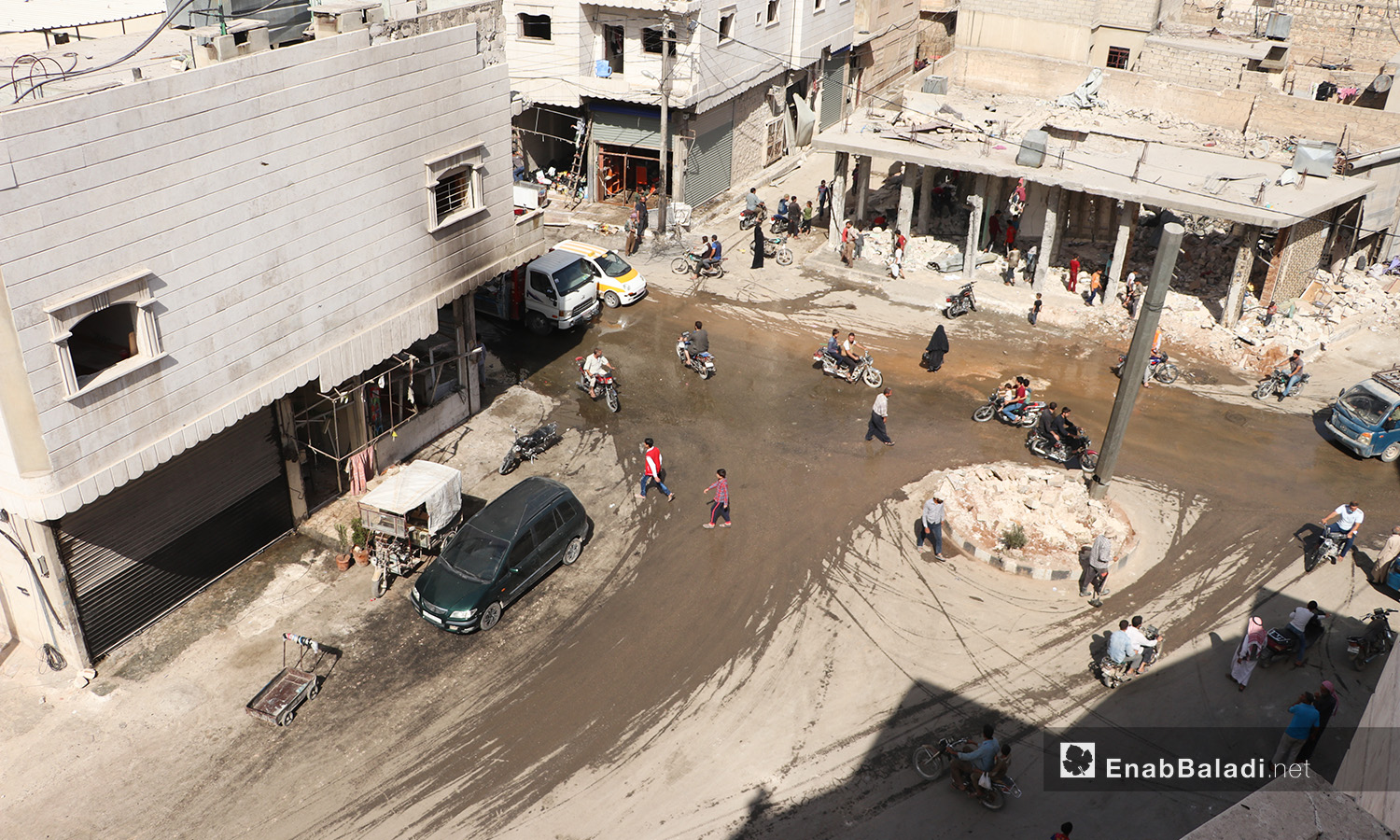 إغلاق المحلات التجارية في مدينة الباب حدادًا على التفجير الذي وقع في المدينة قبل يوم وأدى إلى عدد كبير من القتلى والجرحى - 7 تشرين الأول 2020 (عنب بلدي/عاصم الملحم)