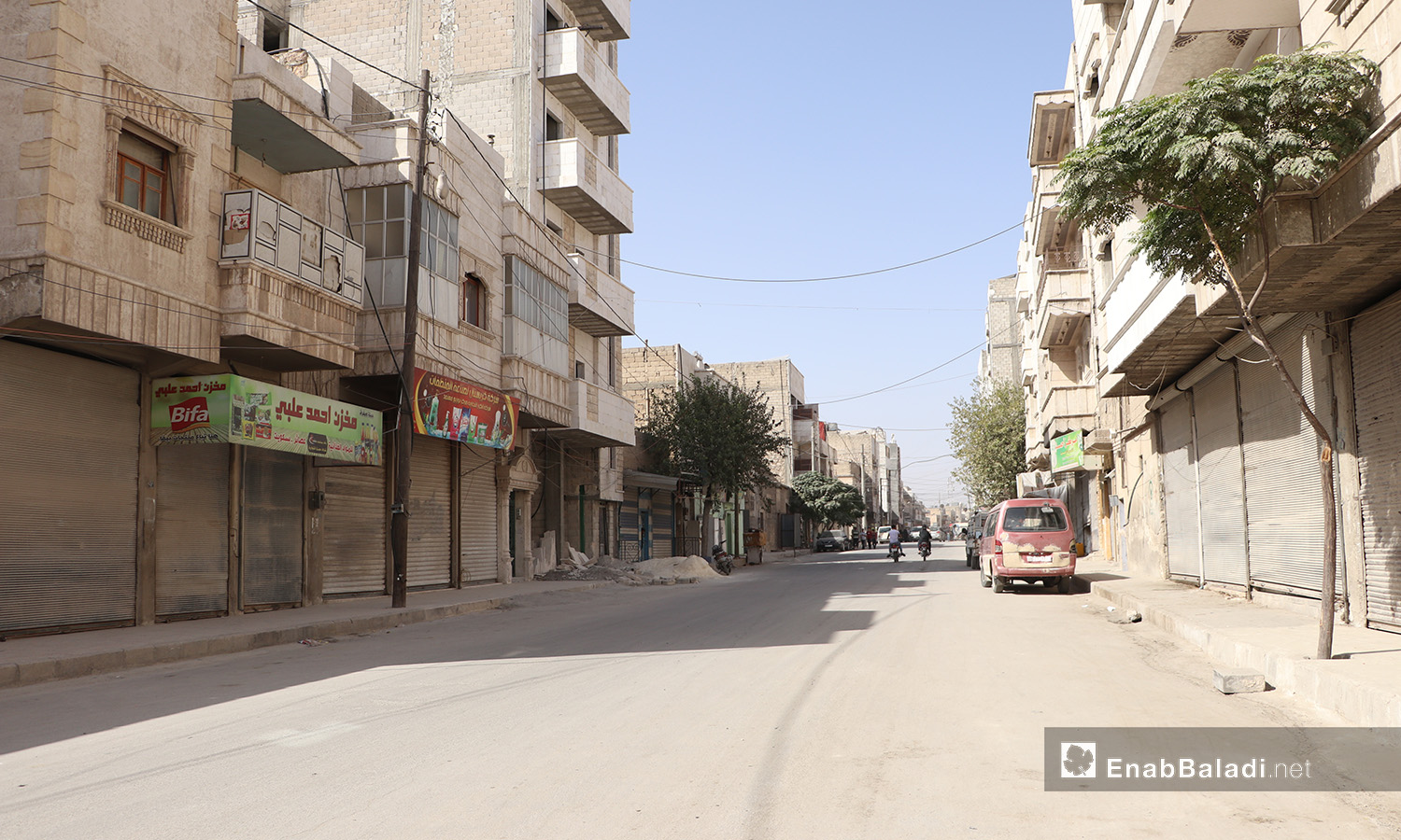 إغلاق المحلات التجارية في مدينة الباب حدادًا على التفجير الذي وقع في المدينة قبل يوم وأدى إلى عدد كبير من القتلى والجرحى - 7 تشرين الأول 2020 (عنب بلدي/عاصم الملحم)