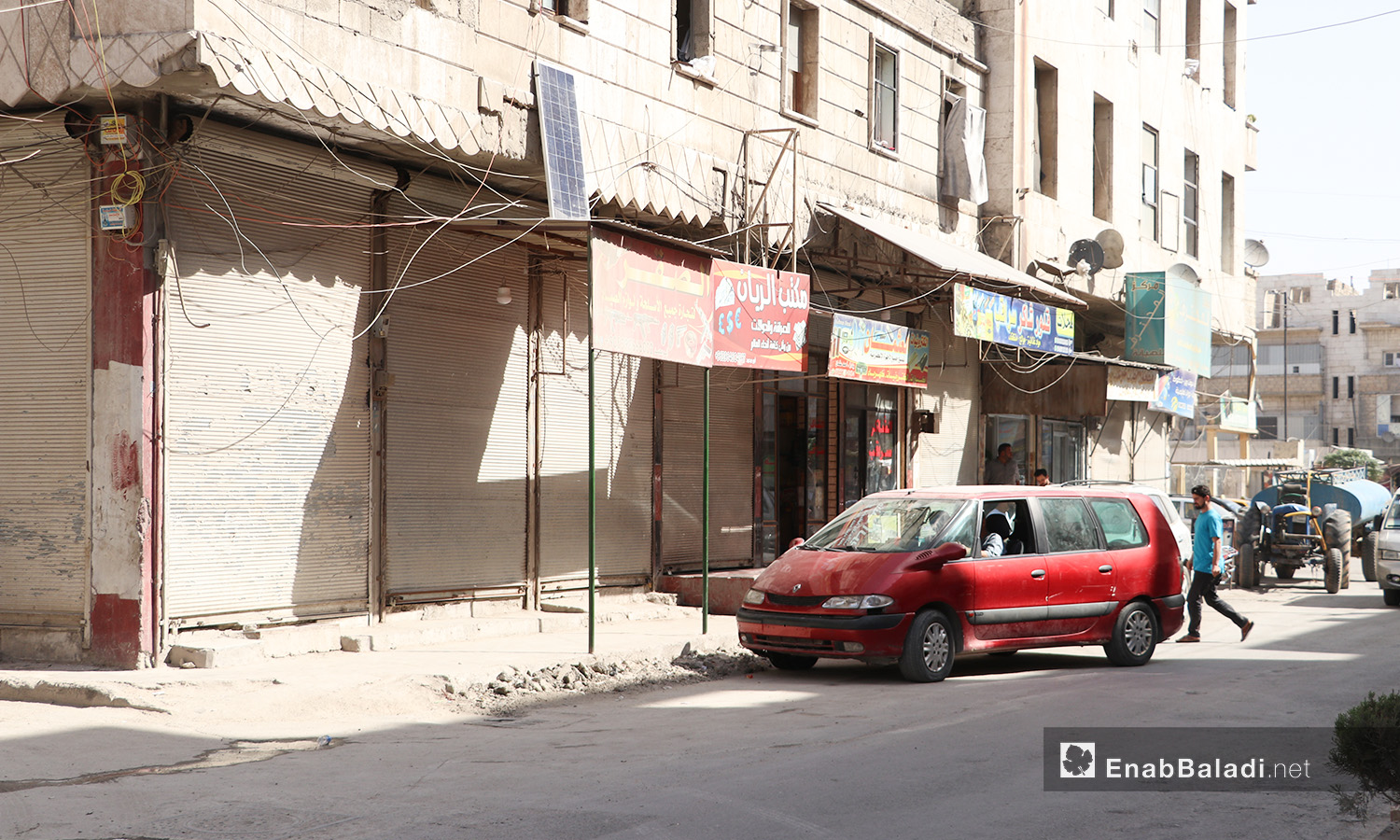 إغلاق المحلات التجارية في مدينة الباب حدادًا على التفجير الذي وقع في المدينة قبل يوم وأدى إلى عدد كبير من القتلى والجرحى - 7 تشرين الأول 2020 (عنب بلدي/عاصم الملحم)