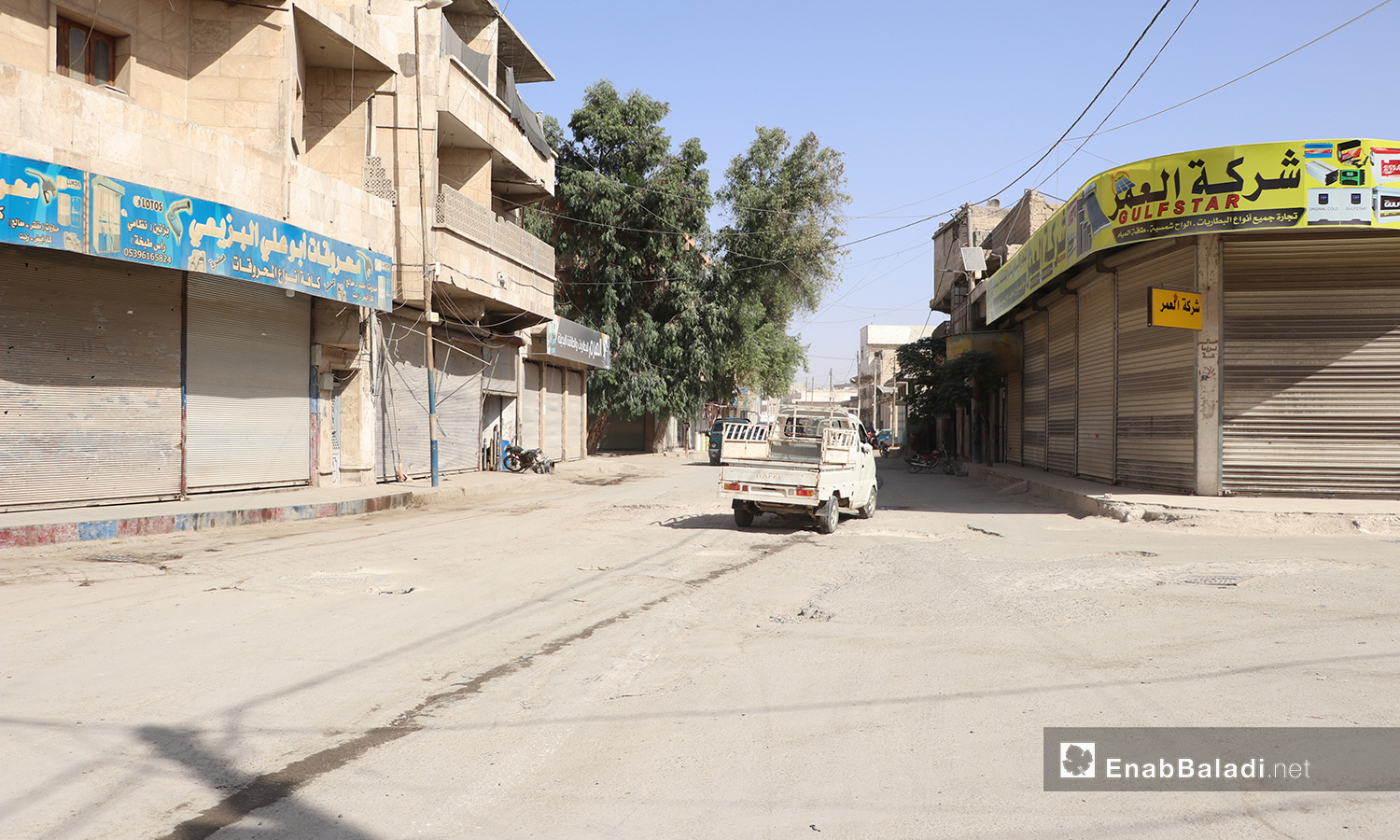 إغلاق المحلات التجارية في مدينة الباب حدادًا على التفجير الذي وقع في المدينة قبل يوم وأدى إلى عدد كبير من القتلى والجرحى - 7 تشرين الأول 2020 (عنب بلدي/عاصم الملحم)